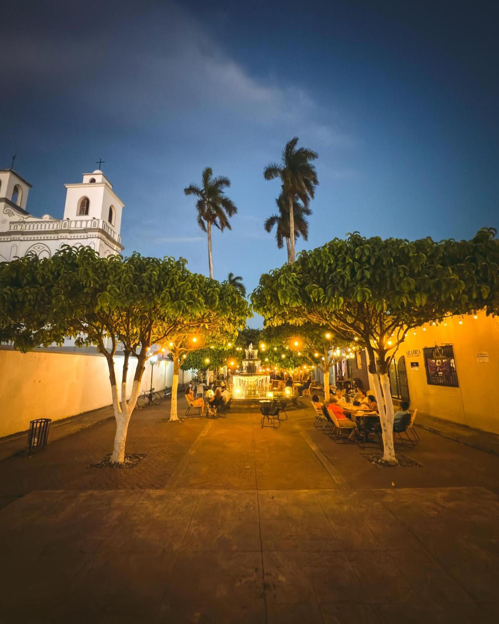 La Casa De Mamapan Hotel Colonial Ahuachapán Kültér fotó